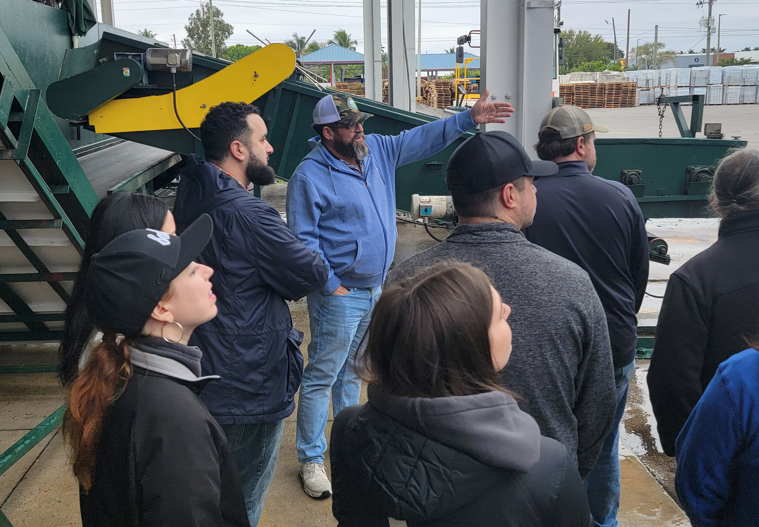Stewart Mann of Pioneer Growers explains how their corn and green beans are washed and packed.