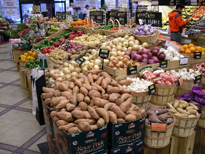 potato and onion display