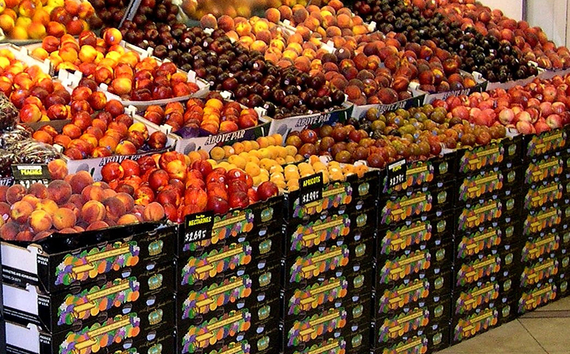 stone fruit display